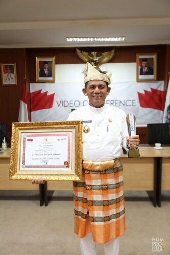 Gubernur Terima Penghargaan Top 5 Replikasi Inovasi Pelayanan Publik