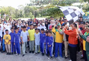 Gubernur Ansar Lepas Peserta Jalan Santai Kerukunan Umat Beragama