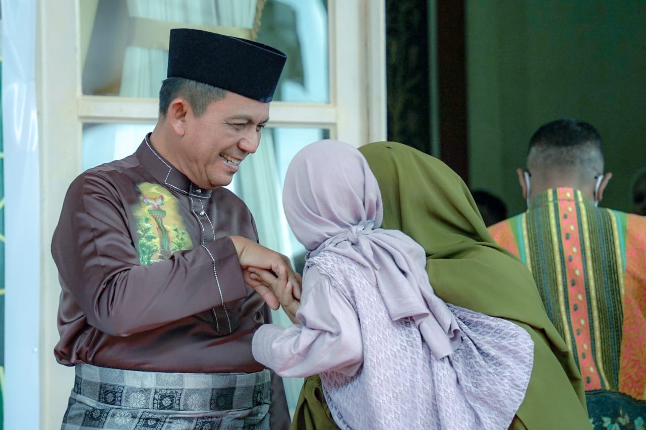 Open House Idul Fitri Hari ke-2, Gubernur Ansar Sambut Hangat Warga Kepri di Gedung Daerah