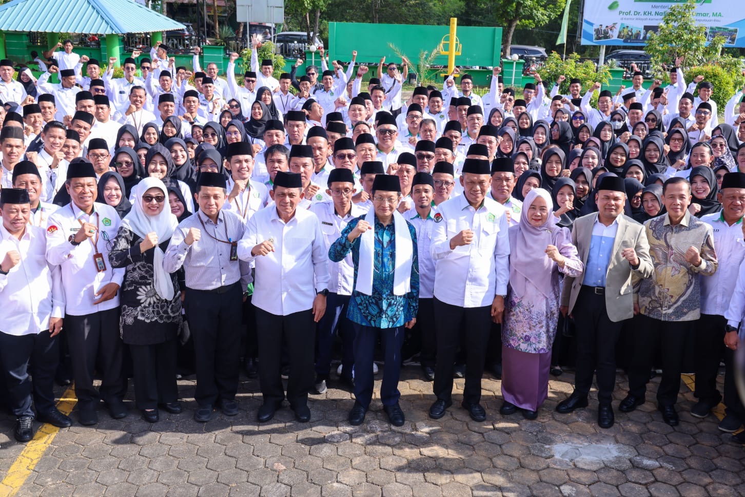 Didampingi Gubernur Kepri, Menag RI Safari Subuh di Masjid Penyengat dan Silaturahmi dengan Pegawai Kemenag Kepri