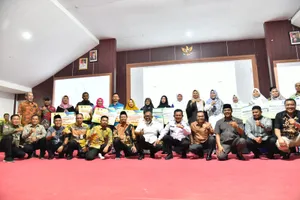 Lanjutkan Penyerahan Insentif di Kota Batam, Ansar Ingin Pelayanan Berjalan Baik di Tingkat Bawah