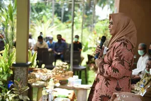 Ketua TP PKK Kepri Serahkan Bantuan Bubu dan Jaring Ikan di Bintan