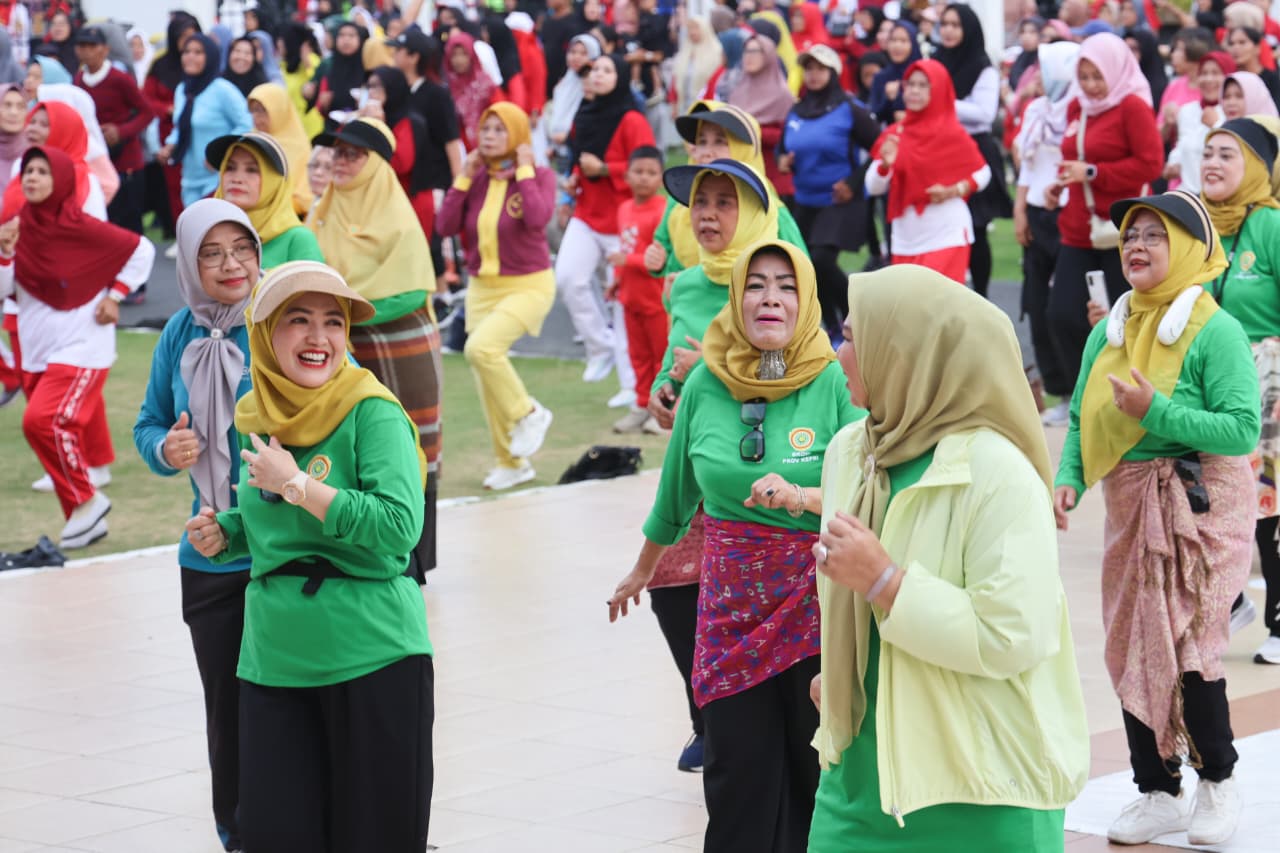 Ribuan Warga Tanjungpinang Antusias Ikuti Senam Sehat Bersama BKOW Kepri