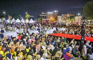 Masyarakat Tumpah Ruah Memadati Pelataran Tugu Sirih di Malam Puncak Festival Sumpah Pemuda Kepri 2023