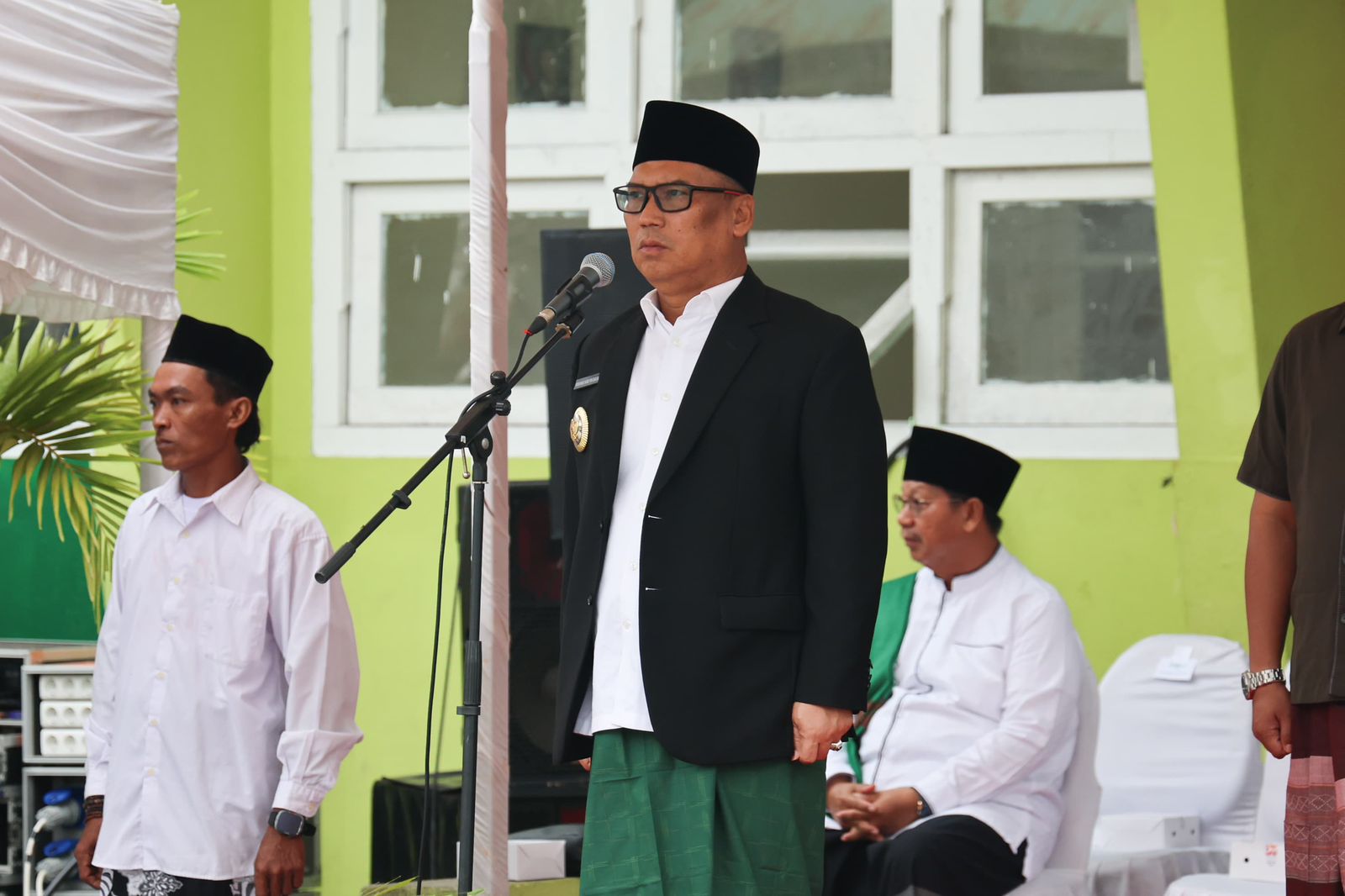 Pimpin Upacara Hari Santri 2025 di PWNU, Wagub Nyanyang Ajak Santri Kepri Jadi Penggerak Peradaban Dunia