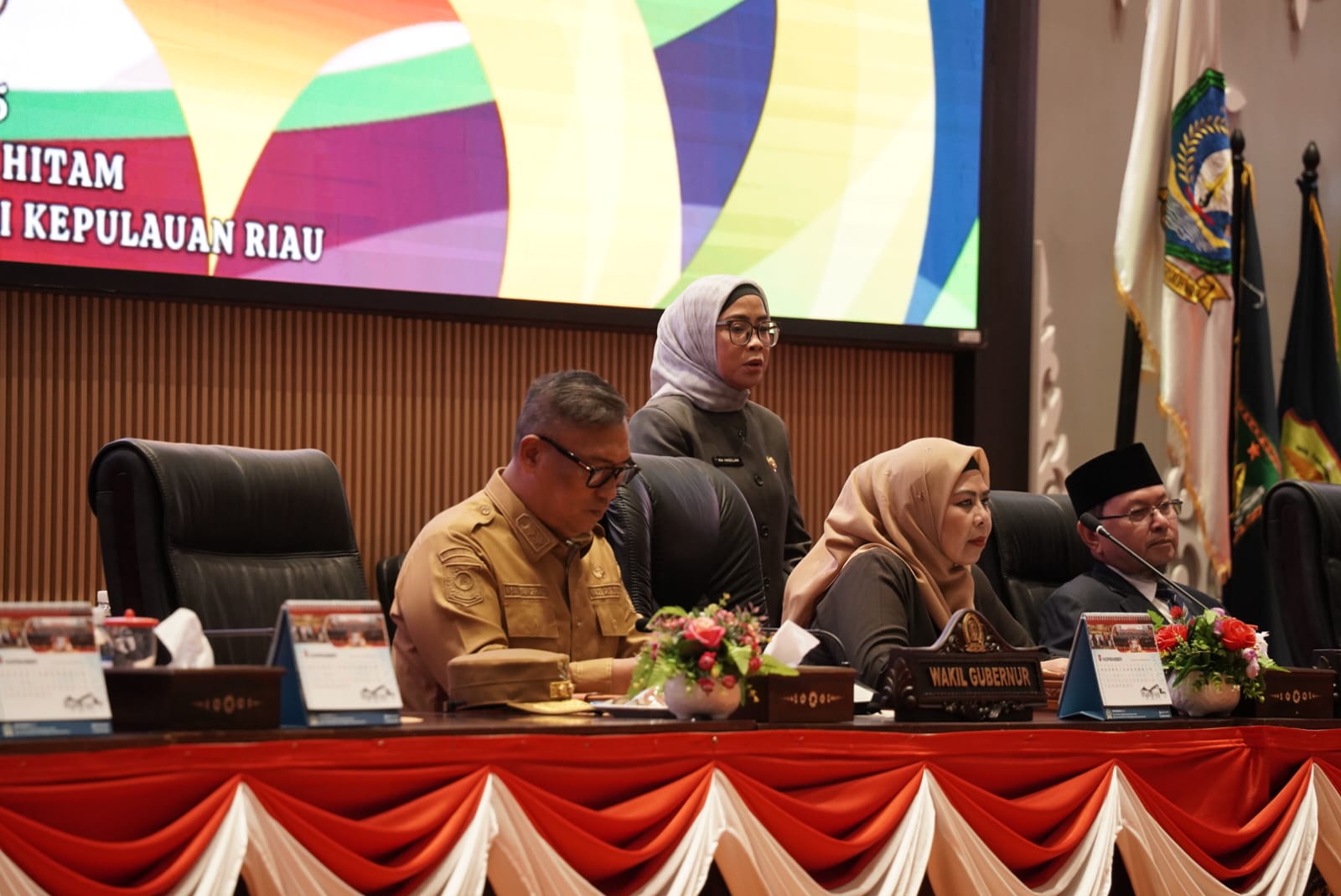 Wagub Nyanyang Hadiri Paripurna Penetapan Promperda 2026, 13 Ranperda Ditetapkan Masuk Program Legislasi Daerah