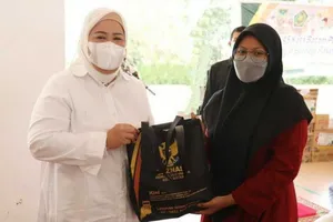 Wagub Kepri Serahkan 1500 Paket Imun Ke Santri