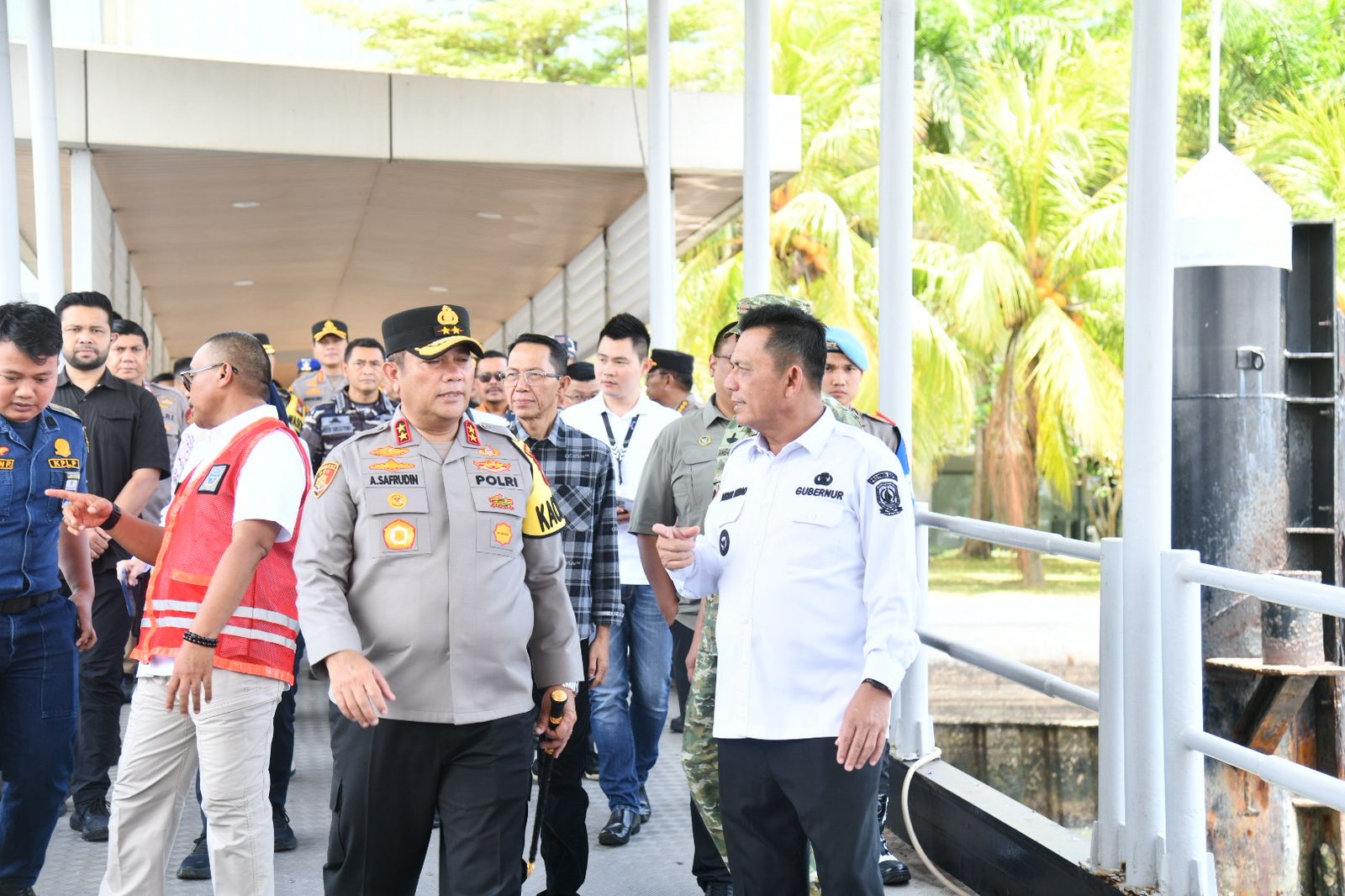 Gubernur Ansar Tinjau Pemudik di Pelabuhan Bintang  99 dan Harbour Bay Batu Ampar Batam