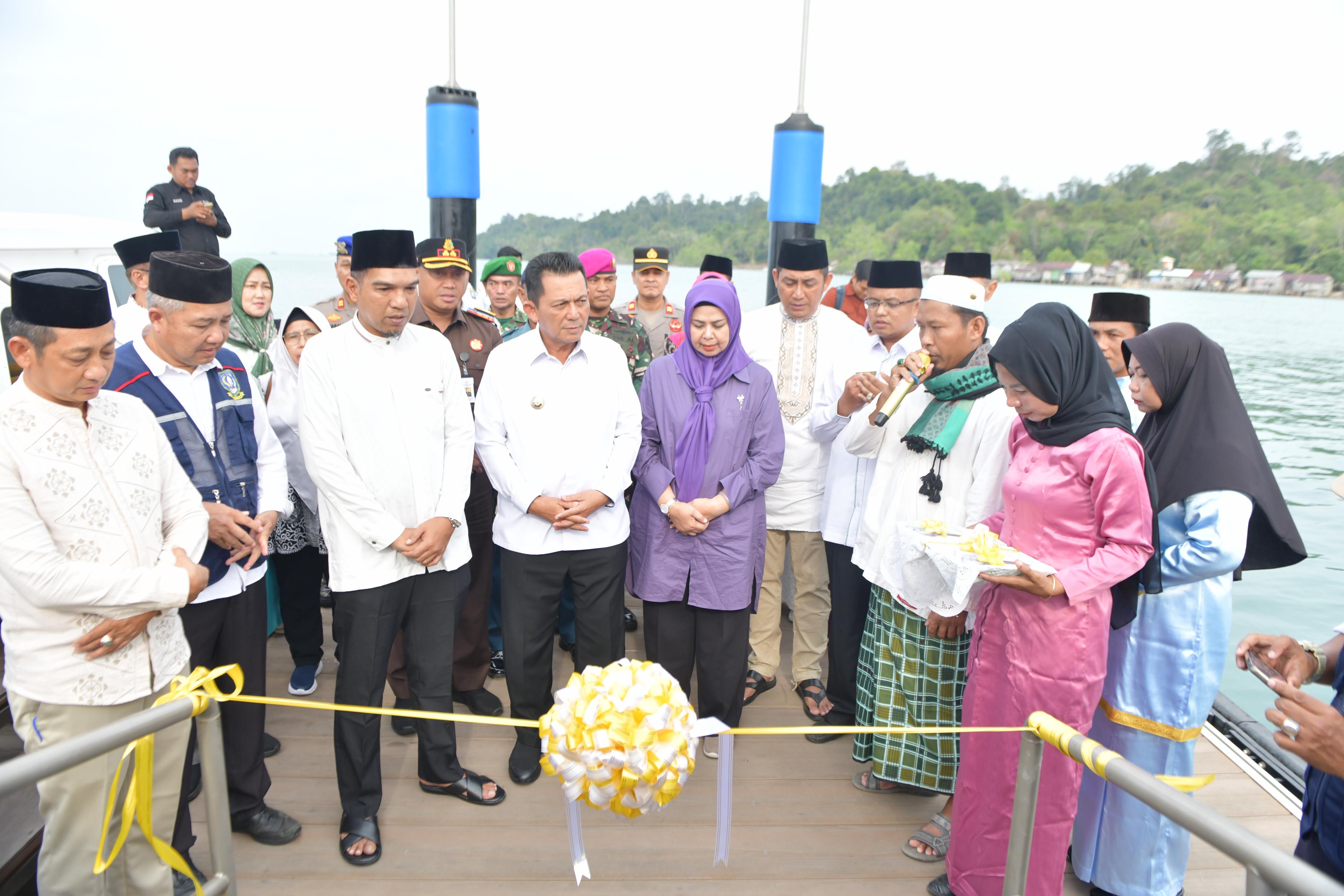 Gubernur Ansar Resmikan Dermaga Apung HDPE Pelabuhan Jagoh, Konektivitas Kepri Makin Kuat