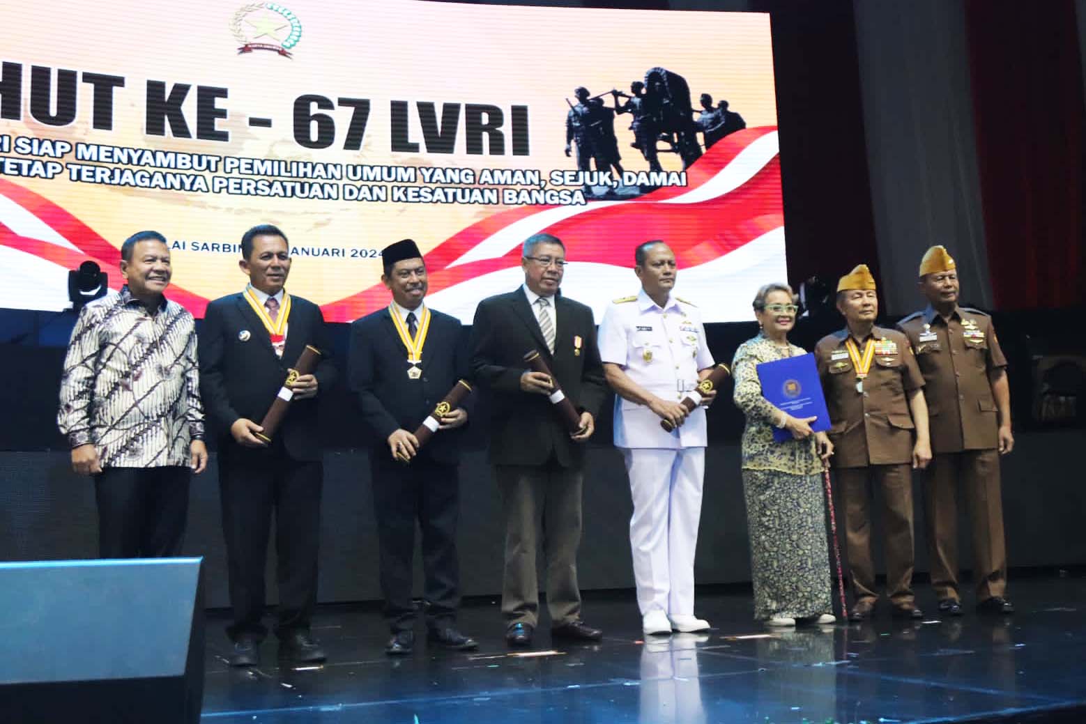 Gubernur Ansar Terima Anugerah Bintang Legiun Veteran RI dari DPP LVRI