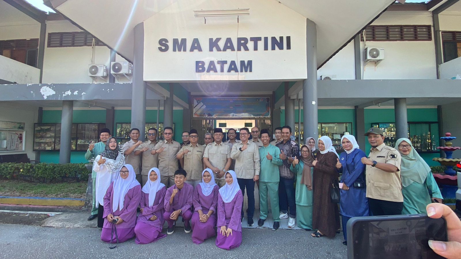 Wagub Nyanyang Dampingi Komisi I DPR RI Tinjau MBG Batu Ampar, Pastikan Standar Gizi Terjaga