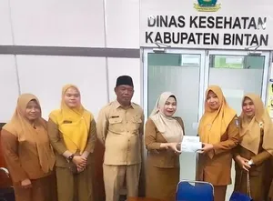 Tanggap Dampak Kebakaran: Dinkes Kepri Bersama UPTD Instalasi Farmasi Dinkes Provinsi Kepri Bagikan Masker & Vitamin, Edukasi Bahaya Asap untuk Lindungi Masyarakat