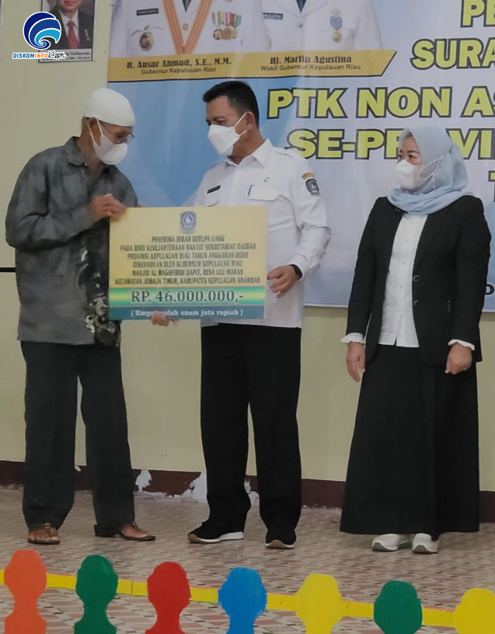 Gubernur Ansar Serahkan Bantuan Hibah Kegiatan Keagamaan Rp851 Juta di Anambas