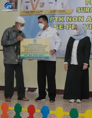 Gubernur Ansar Serahkan Bantuan Hibah Kegiatan Keagamaan Rp851 Juta di Anambas