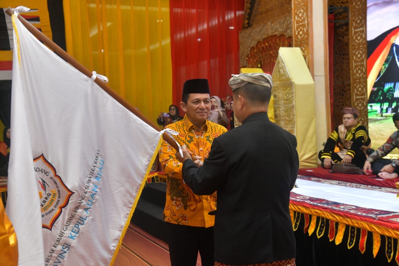 Hadiri Pelantikan KBRG, Gubernur Ansar Ajak Perantau Minang Bersama Membangun Kepri