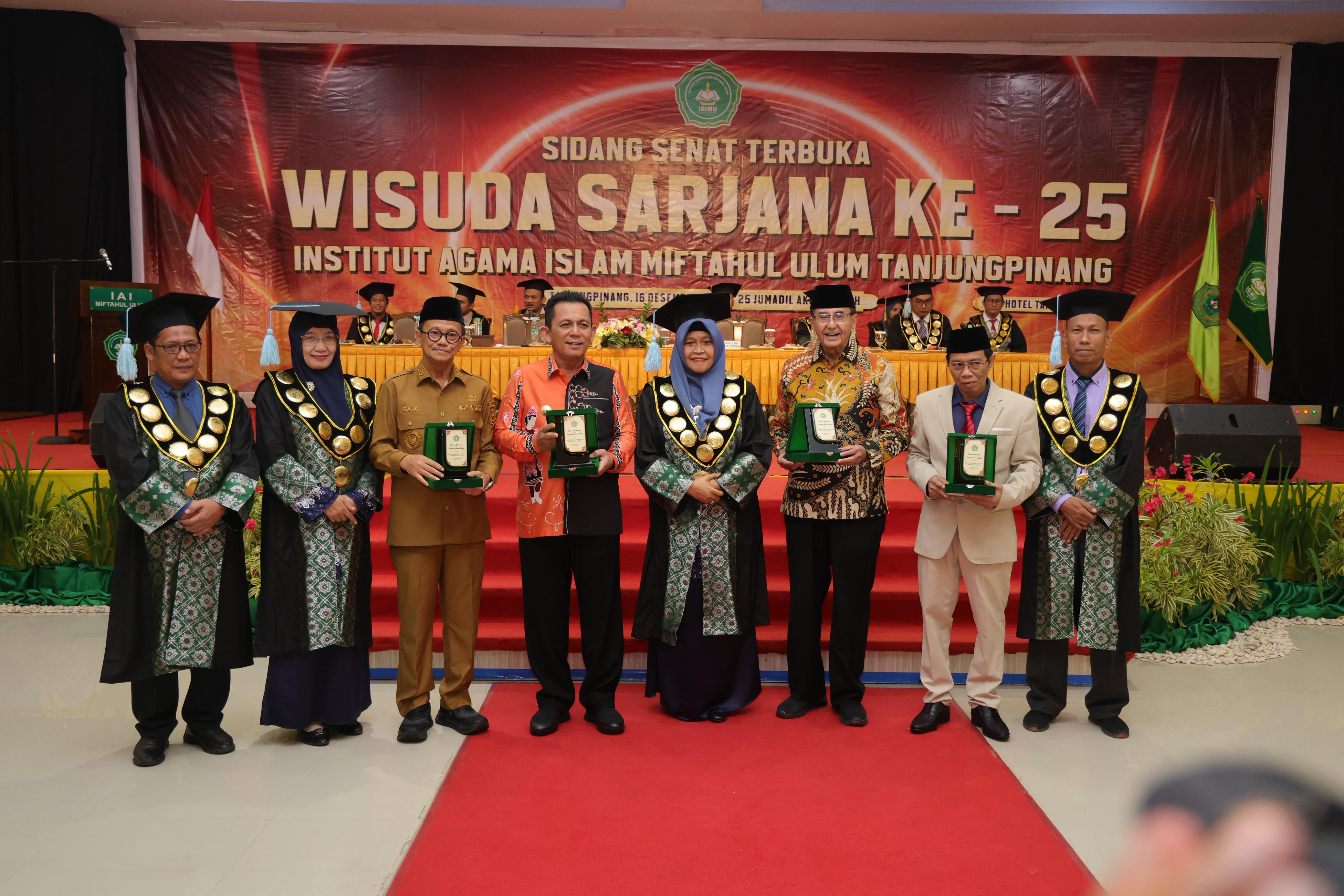 Gubernur Ansar Ahmad Tekankan Peran SDM di Era Society 5.0 pada Wisuda ke-XXV IAI Miftahul Ulum Tanjungpinang