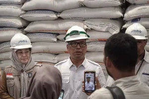 Wagub Nyanyang Pastikan Stok Beras dan Minyak Goreng Bulog Tersedia Sampai Lebaran 2026