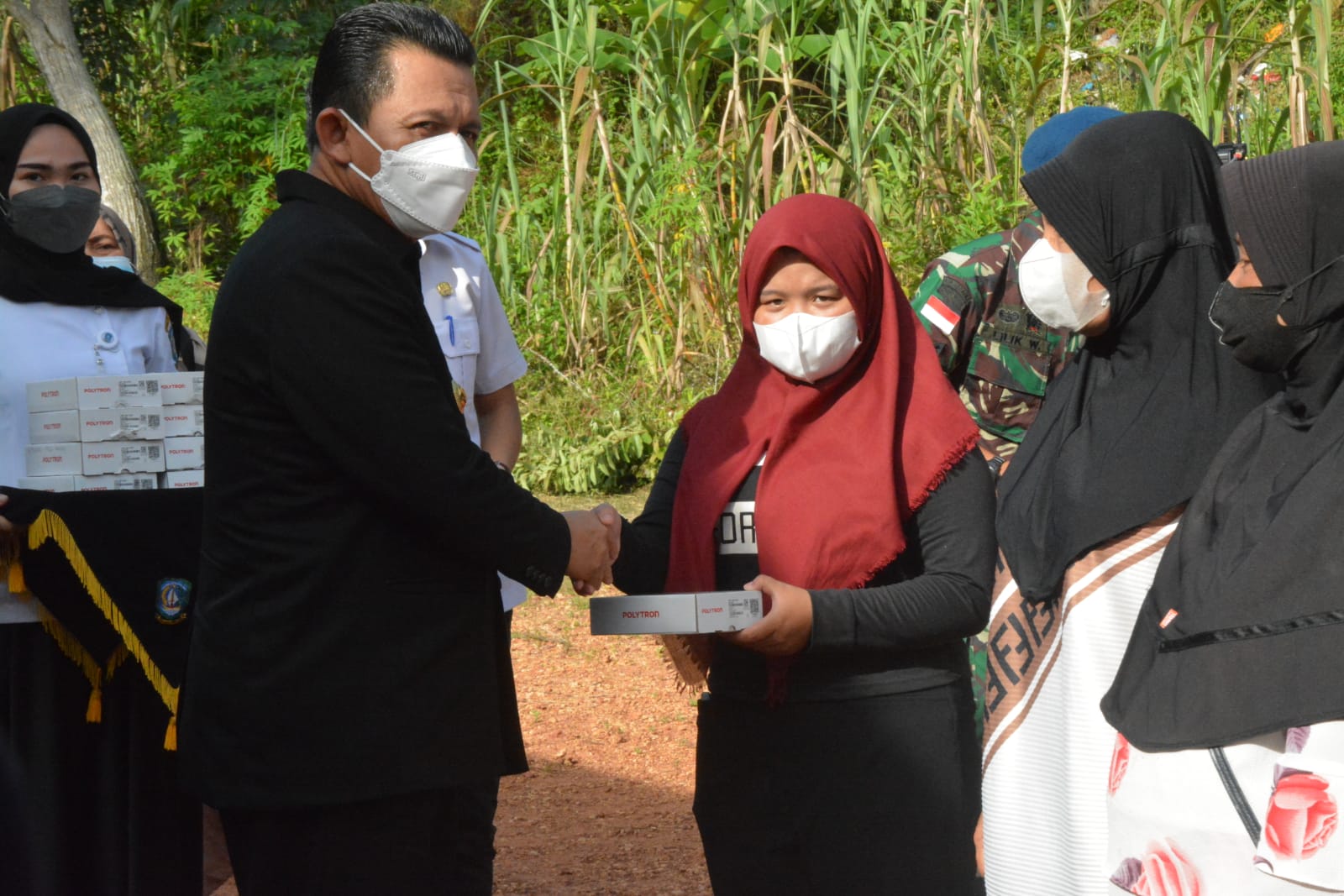 Serahkan STB ke Warga Kampung Bulang, Gubernur Ansar Launching ASO Tahap I