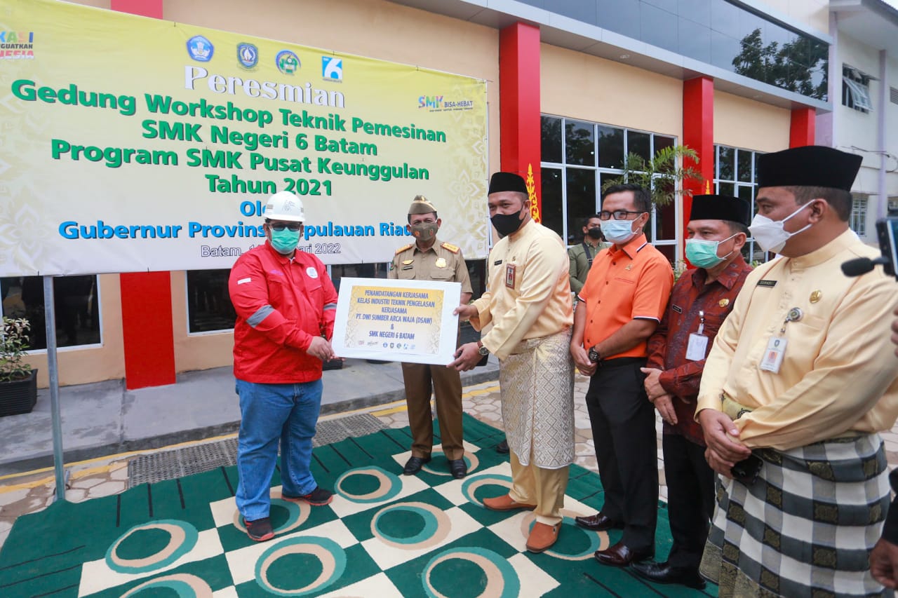 Gubernur Resmikan Gedung Worksop Permesinan SMKN 6