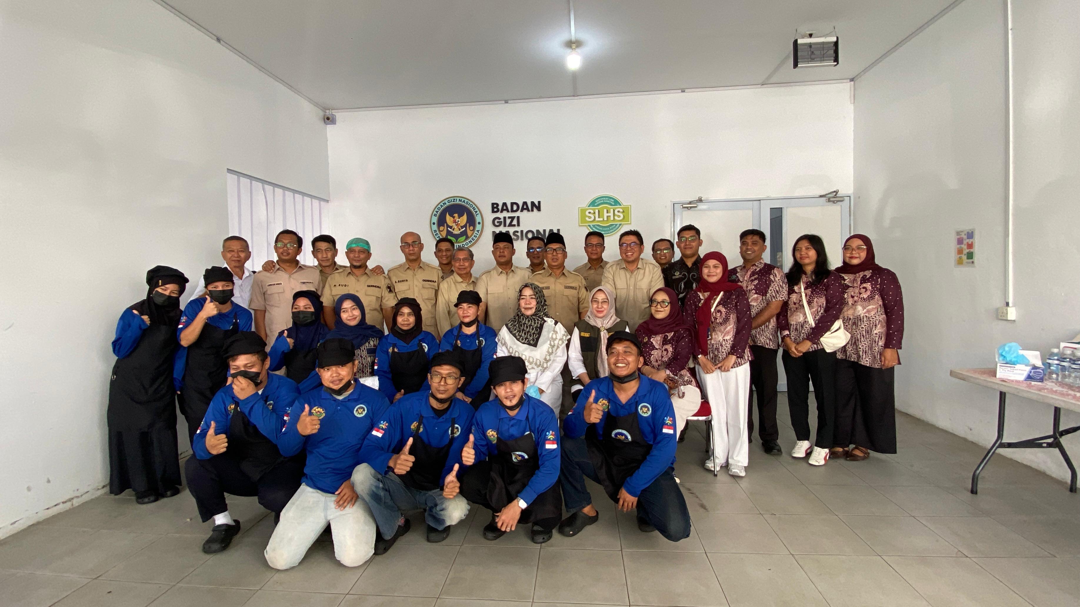 Wagub Nyanyang Dampingi Komisi I DPR RI Tinjau MBG Batu Ampar, Pastikan Standar Gizi Terjaga