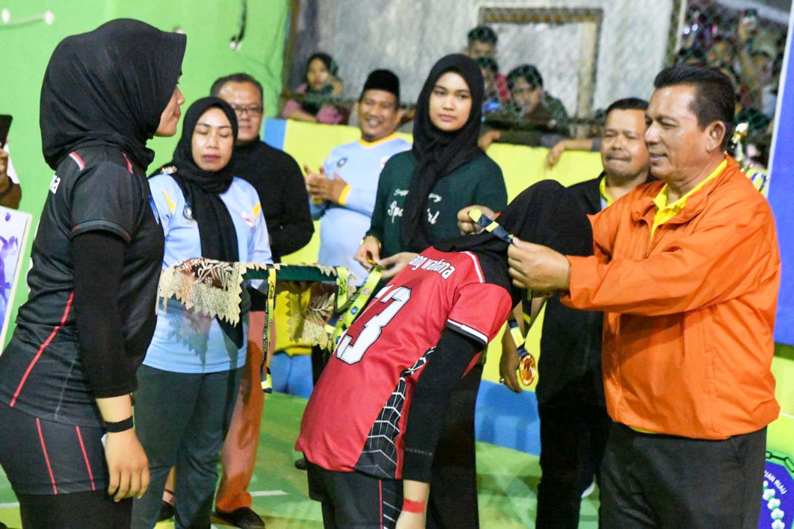 Gubernur Cup Bola Voli Kategori Putri U-23 Zona Kota Tanjungpinang 2024 Resmi Ditutup Oleh Gubernur Ansar
