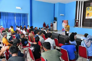 Gubernur Ansar Serahkan Alat Tangkap Perikanan Untuk Nelayan Kota Batam