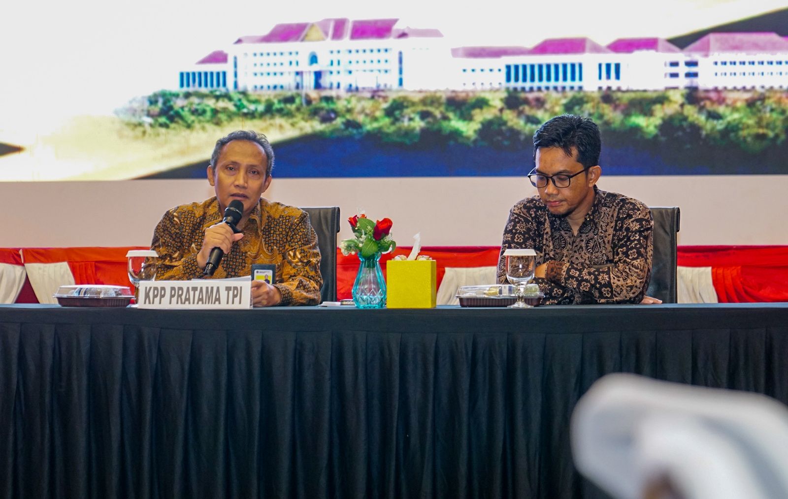 Pj Sekda Luki Buka Rapat Asistensi Pemahaman Perhitungan PPh 21