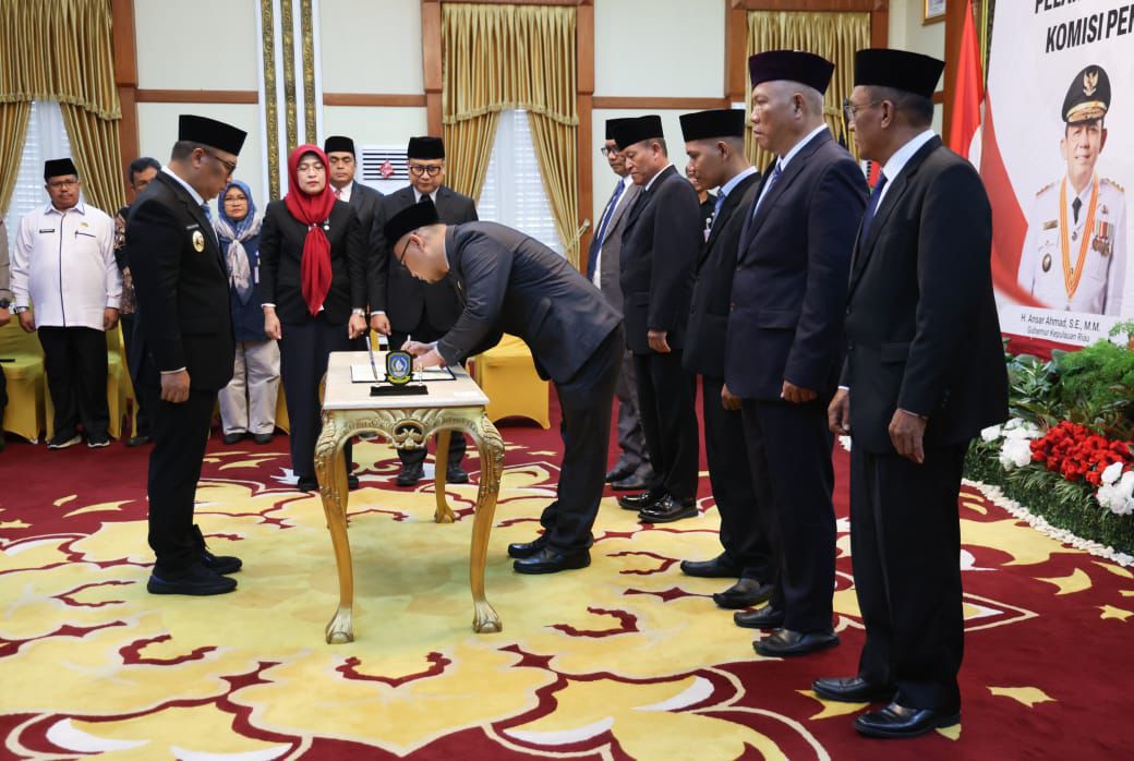 Wagub Nyanyang Lantik Anggota KPID Kepri Periode 2025–2028