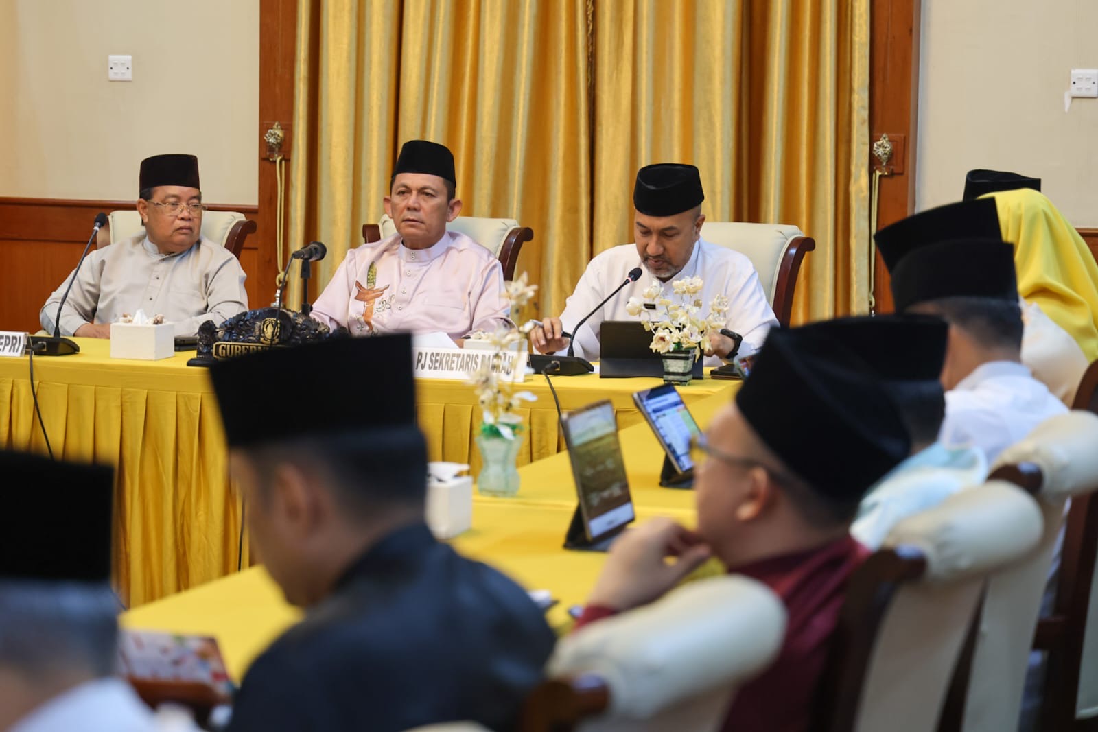 KURMA 2026 Hadir Lebih Besar, Gubernur Ansar Pimpin Rapat Finalisasi di Gedung Daerah