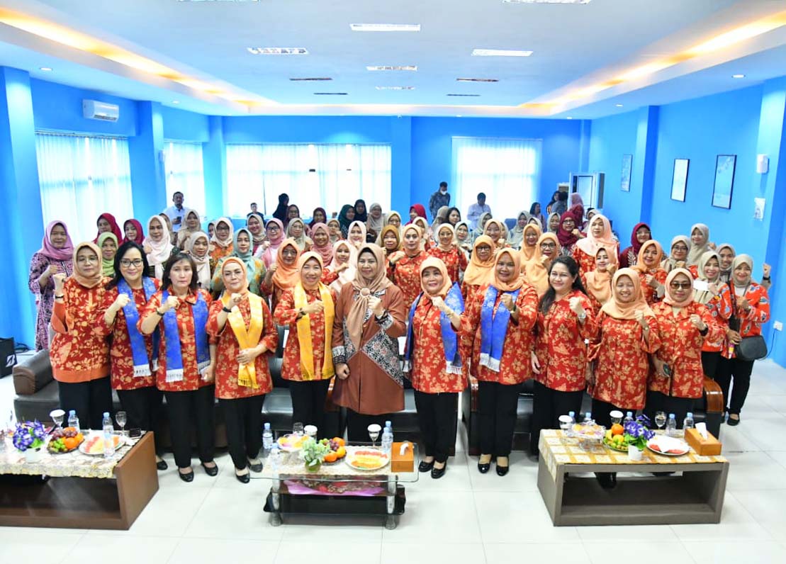 Penasehat  DWP KKP dan Ketua TP PKK Provinsi Kepri Kunjungi PSDKP Batam