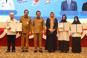 Gubernur Ansar Serahkan Surat Perjanjian Kontrak Guru Non-ASN SMAN, SMKN dan SLBN Untuk Wilayah Bintan dan Tanjungpinang