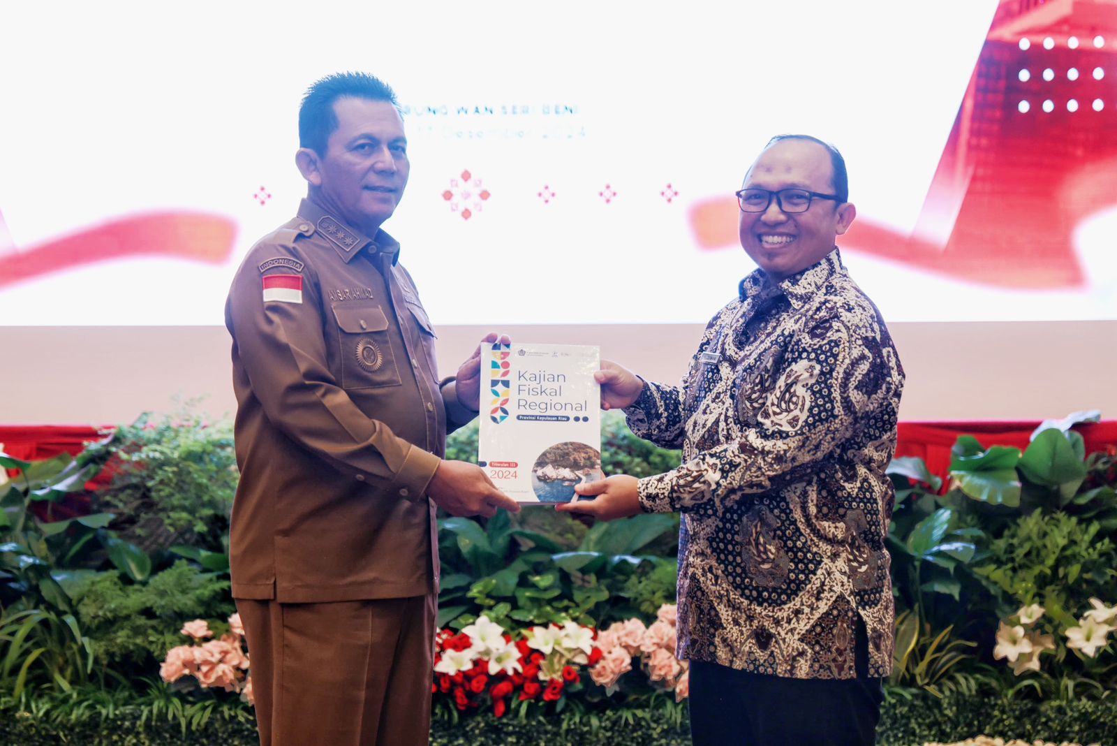 Gubernur Ansar Serahkan DIPA dan TKD Kepri 2025 Sebesar Rp15,94 Triliun Secara Digital