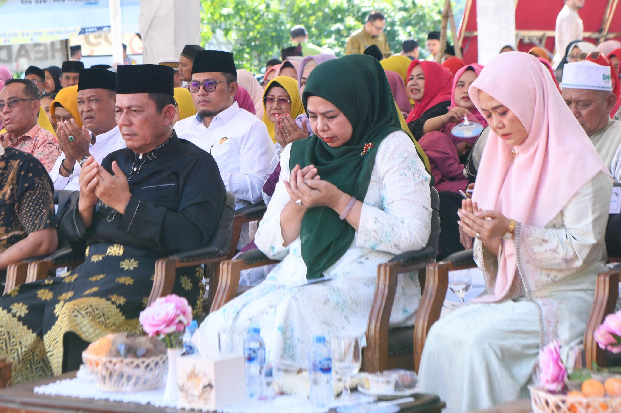 Penuh Khidmat, Gubernur Ansar dan Jamaah Hadiri Tabligh Akbar Masjid Al-Iltizam