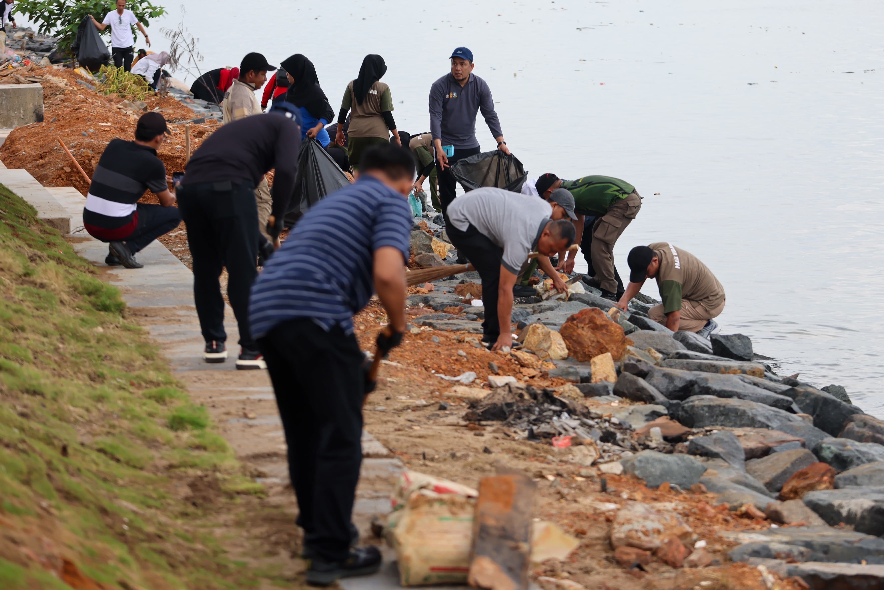 Gubernur Ansar Pimpin Goro di Kawasan Gurindam XII, Ajak Jaga Kebersihan Tepi Laut Tanjungpinang