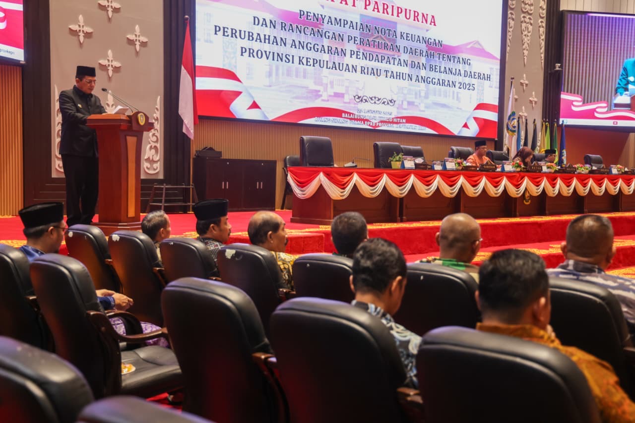 Gubernur Ansar Sampaikan Nota Keuangan Perubahan APBD Kepri 2025 di DPRD