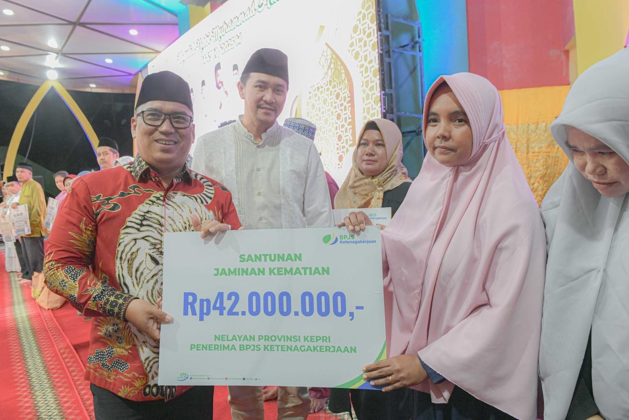 Gubernur Ansar Ajak Masyarakat Karimun Teladani Akhlak Rasulullah dalam Tabligh Akbar Peringatan Maulid Nabi