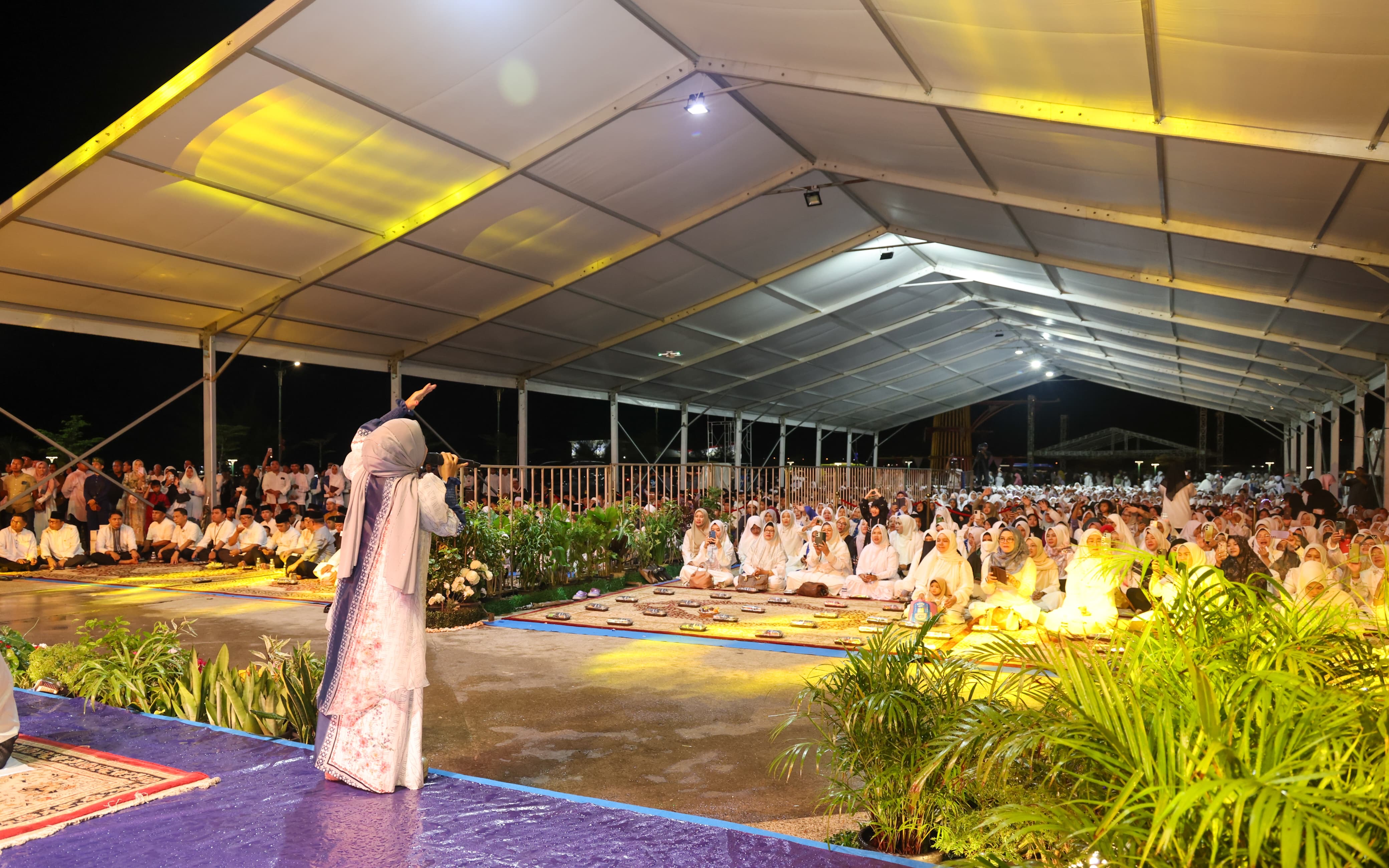 Syahdunya Kepri Bersholawat, Ribuan Jamaah Bersatu di Gurindam 12