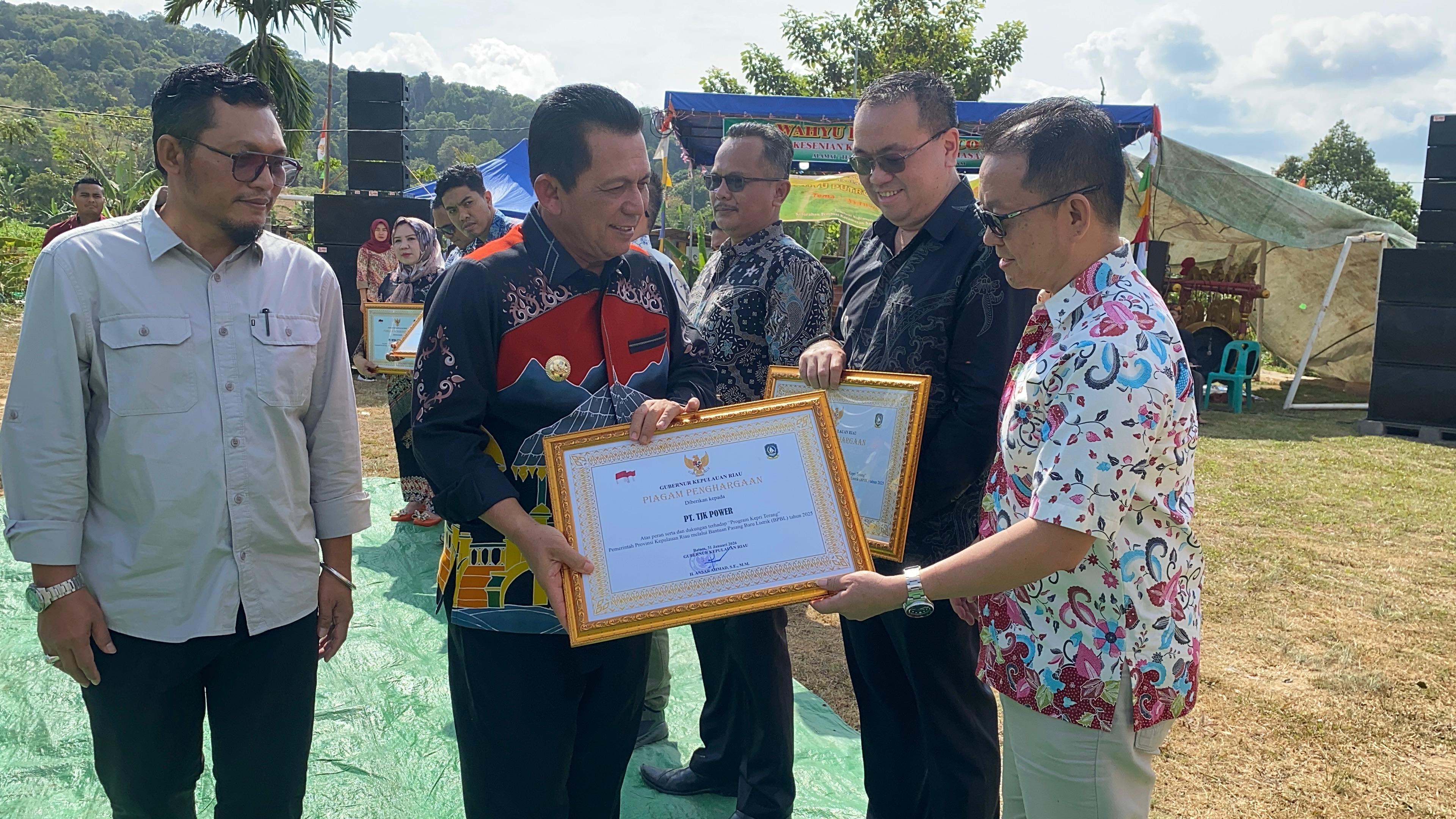 Program Kepri Terang Hadir di Kampung Tembesi Sidomulyo, Gubernur Ansar Resmikan Listrik 24 Jam
