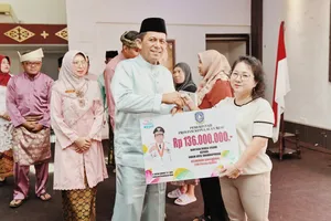 Sempena Hari Jadi Kepri ke-22, Gubernur Ansar Berikan Bantuan Modal kepada 537 UMKM di Tanjungpinang