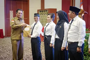 Gubernur Ansar Serahkan SK Untuk 703 Orang PPPK Tenaga Guru