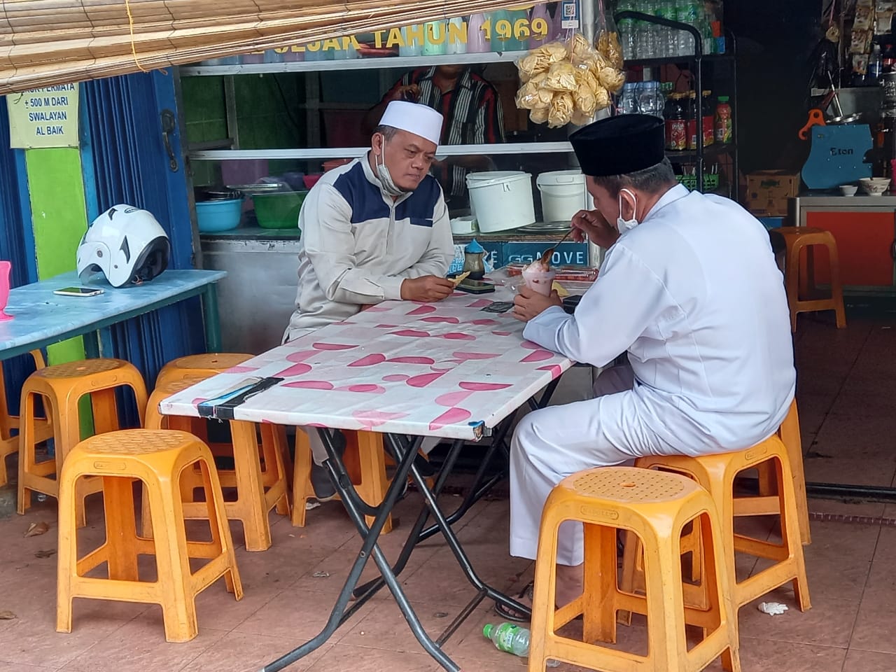 Ketika Es Apolo Sejukkan Kerongkongan Gubernur Ansar Ahmad
