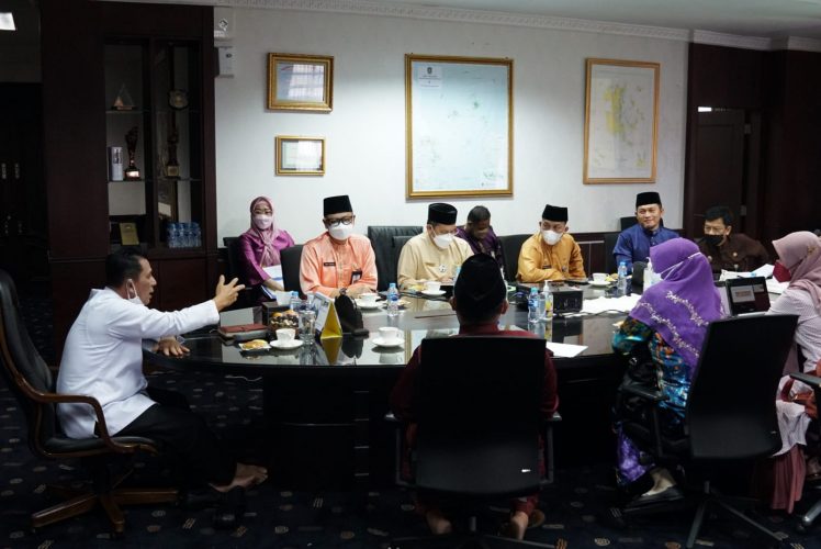 Gubernur Pimpin Rapat Satgas Percepatan Vaksinasi Kepri