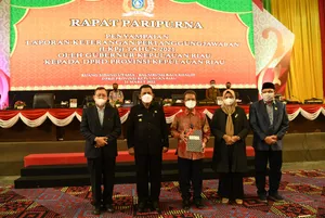 Gubernur Ansar Sampaikan LKPj Tahun 2021 Dalam Rapat Paripurna DPRD