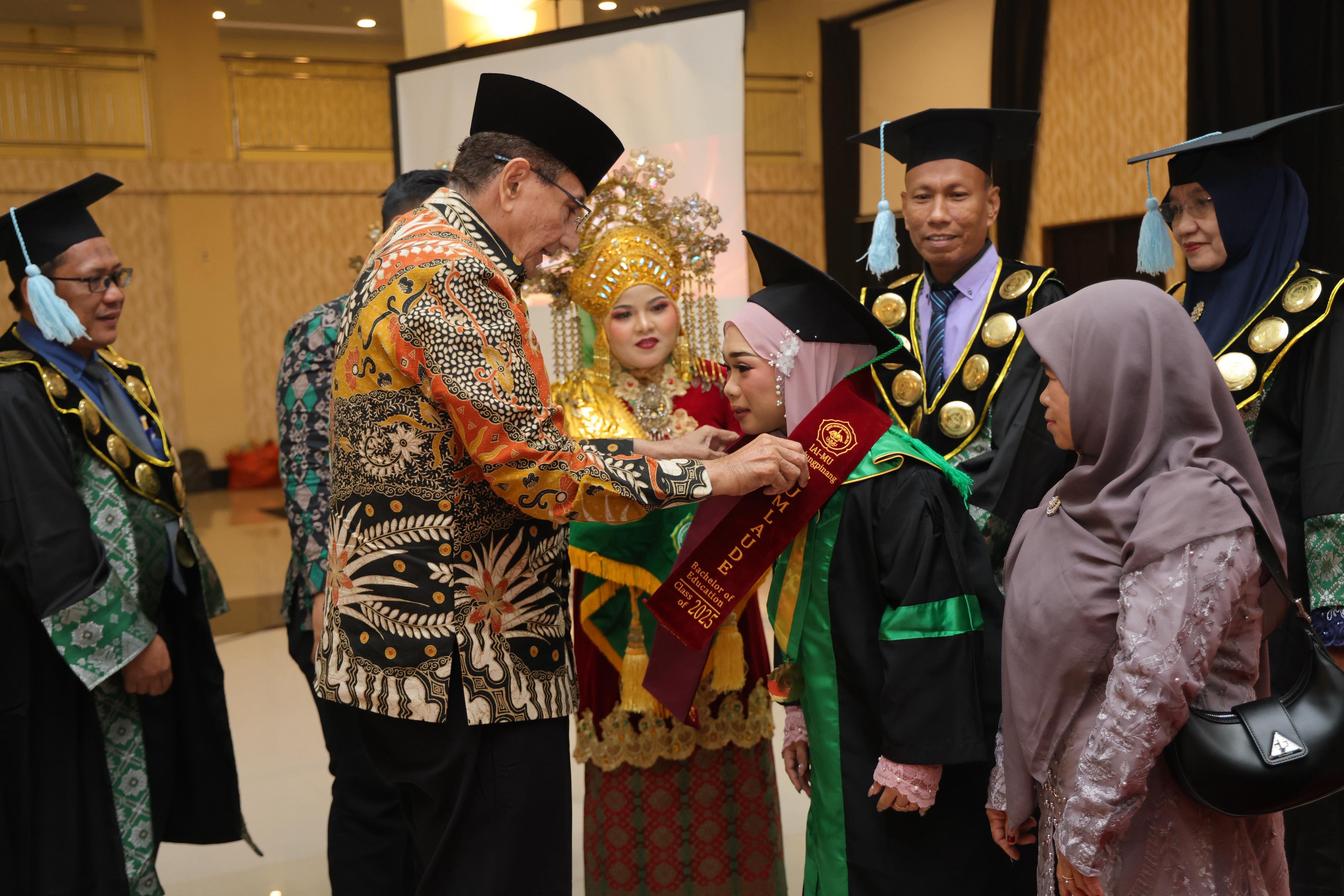 Gubernur Ansar Ahmad Tekankan Peran SDM di Era Society 5.0 pada Wisuda ke-XXV IAI Miftahul Ulum Tanjungpinang