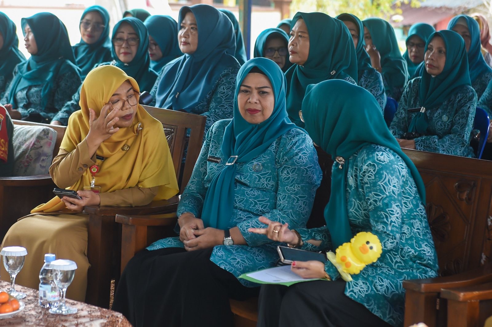 Ketua TP-PKK Kepri Dewi Kumalasari Ansar Serahkan Paket Pencegahan Stunting di Kampung KB Abyaksa