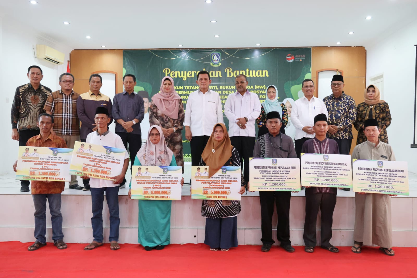 Sebanyak 1.085 RT, 390 RW dan 42 BPD se Karimun Terima Bantuan Insentif Pemprov Kepri