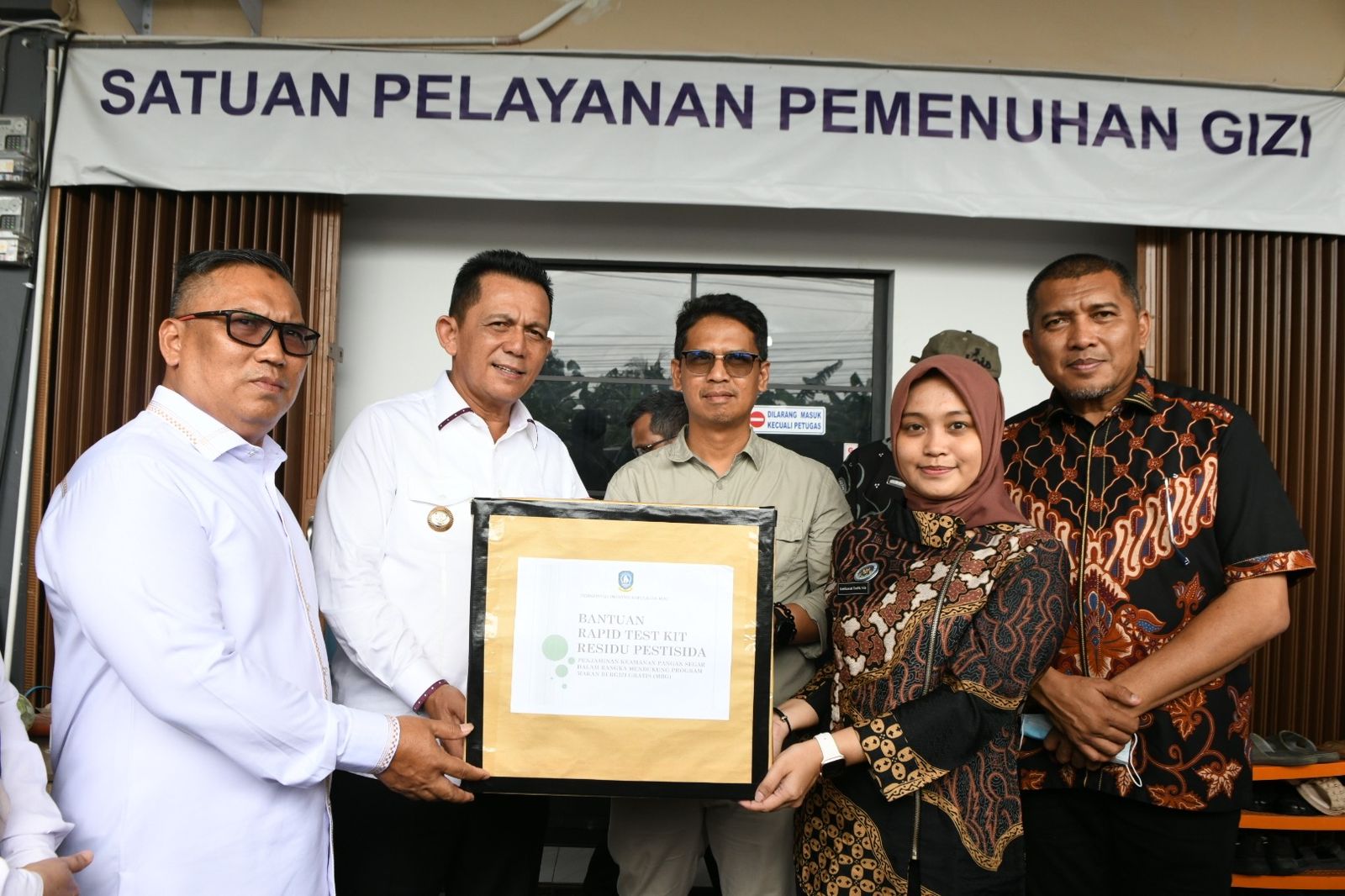 Gubernur Ansar dan Wagub Nyanyang Tinjau Program Makan Bergizi Gratis di Karimun