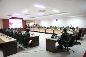 Gubernur Ansar dan Danlanud RHF Bahas Pengembangan Baseops dan Apron Lanud RHF