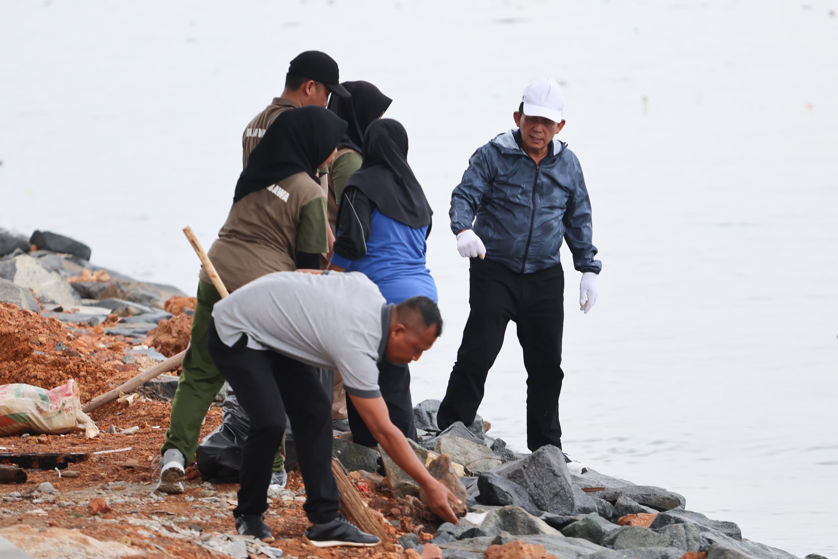 Gubernur Ansar Pimpin Goro di Kawasan Gurindam XII, Ajak Jaga Kebersihan Tepi Laut Tanjungpinang