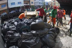 DLH: Tumpukan Sampah Pesisir Tanjungpinang Capai Ketebalan 3,5 Meter